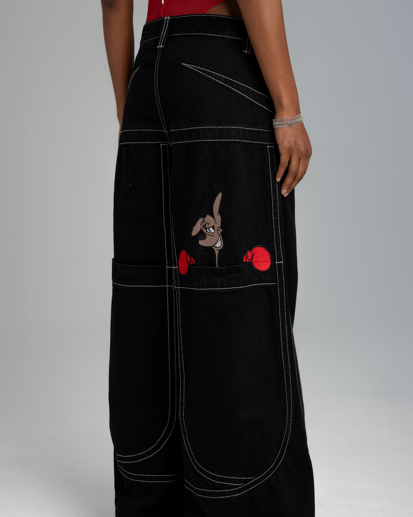 W Kangaroo. 34". Jet Black.