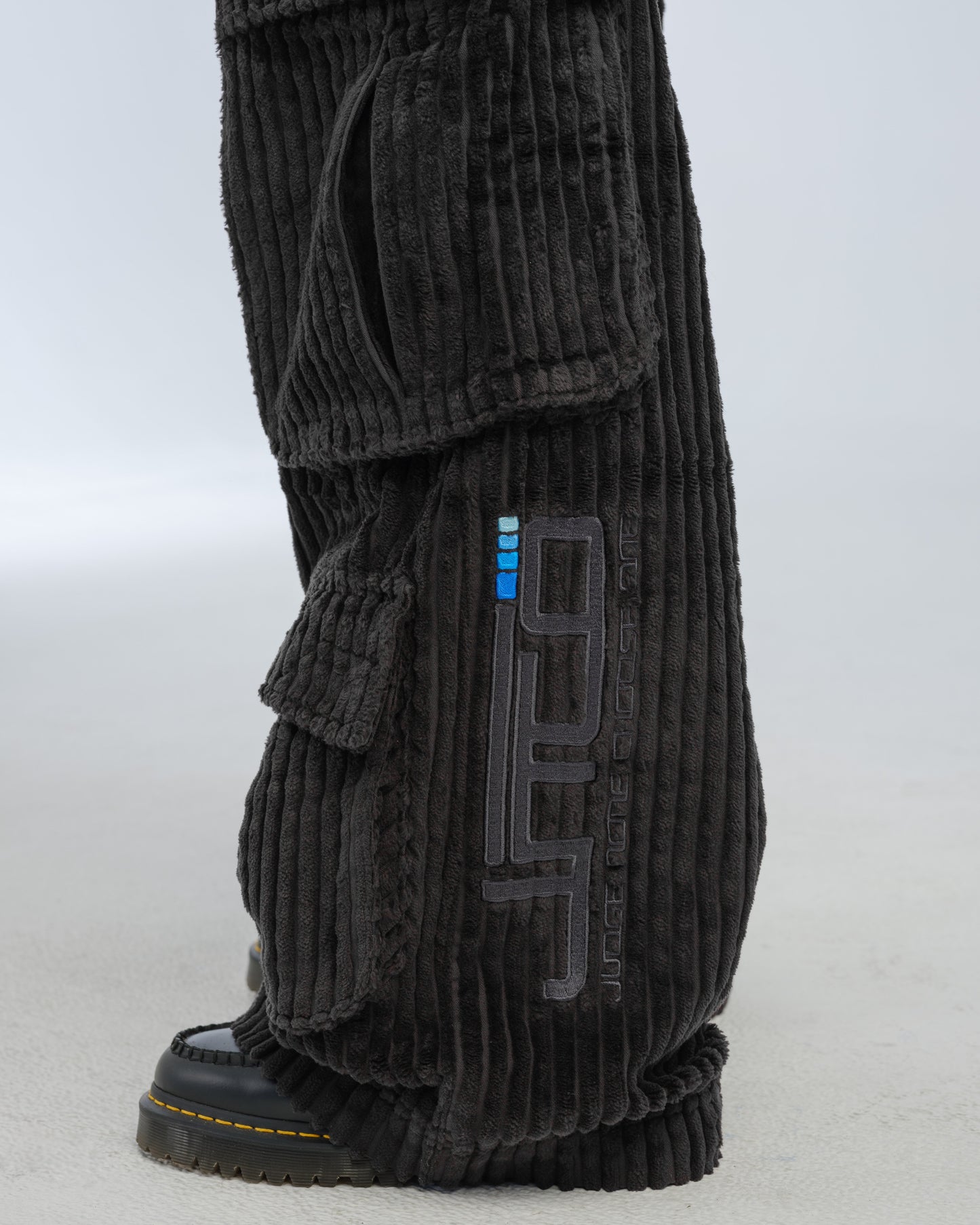 W Legacy. 24". 2 Wale Corduroy. Black.