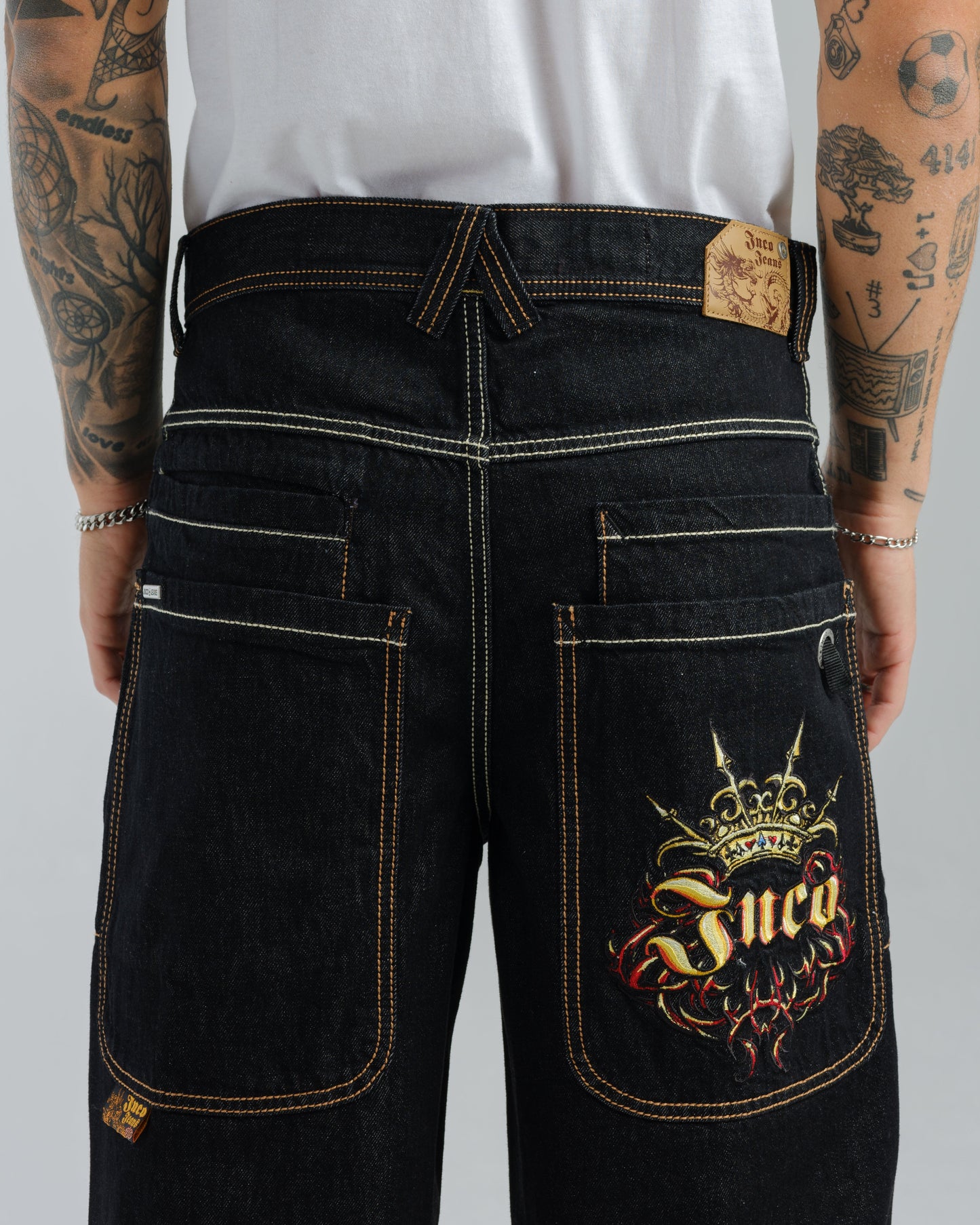 Royal. 23". Laser Black.